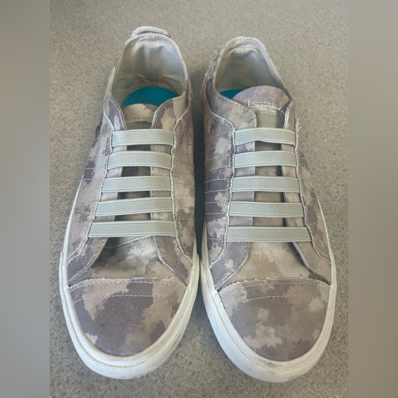 Blowfish women’s sneakers pull on - Picture 2 of 5